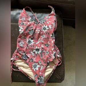 Kona Sol
One piece bathing suit